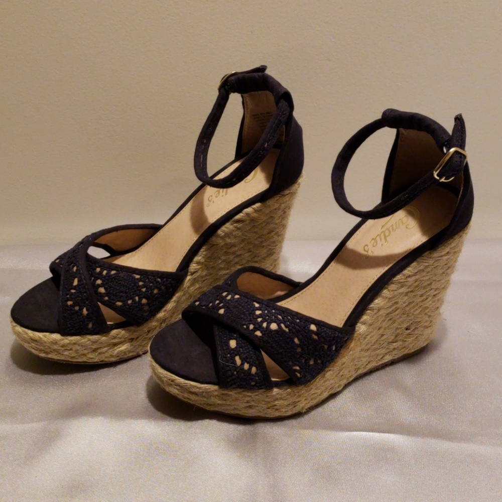 Candie's navy blue/tan open toe wedge. Size 6.5
